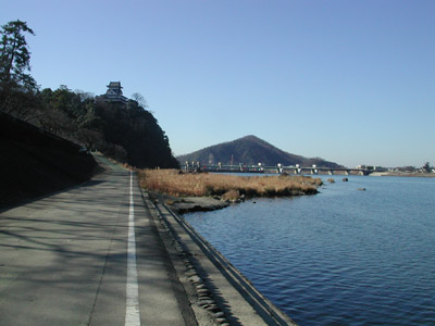 木曽川と犬山城